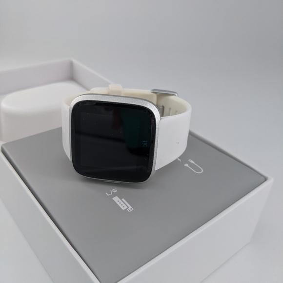 ⛔SOLD⛔ Fitbit Versa Lite - white band - Picture 10 of 12